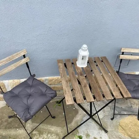 Apartamento Nik En Casa Chalet Con Parking Y Jardin アパート