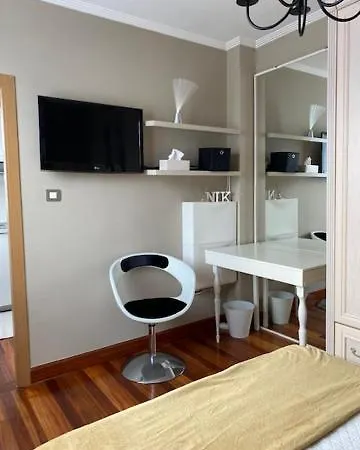 Apartamento Nik En Casa Chalet Con Parking Y Jardin アパート