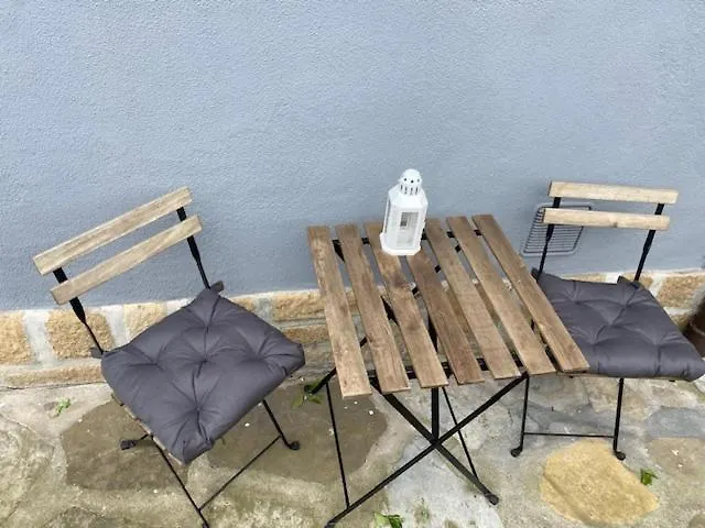 Apartamento Nik En Casa Chalet Con Parking Y Jardin アパート