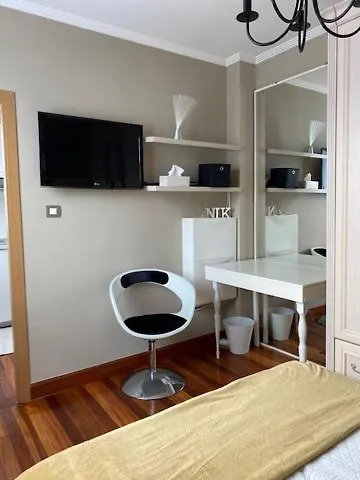 Apartamento Nik En Casa Chalet Con Parking Y Jardin アパート